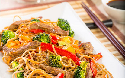 Лапша с мясом и овощами вок