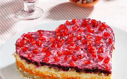 Салат “Гранатовый браслет”