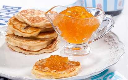 Оладьи с мюсли и джемом