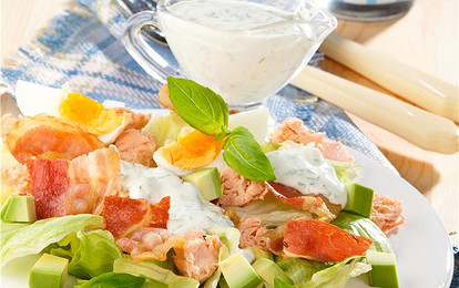 Салат с копченой семгой