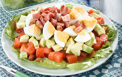 Салат из красной рыбы и авокадо