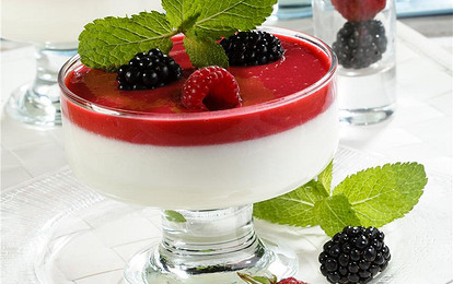 Сливочное желе с ягодой