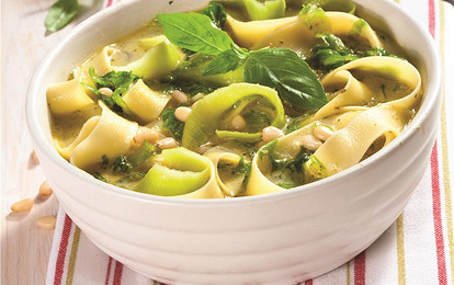 Лапша с песто и шпинатом