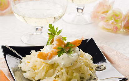 Квашеная капуста в сливках с креветками