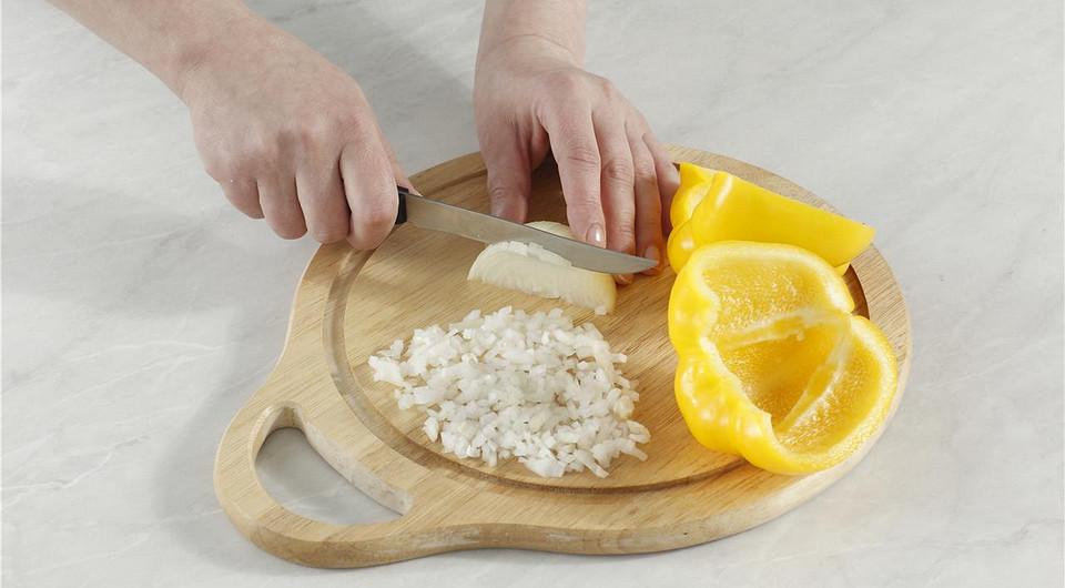 Суп из морепродуктов и филе белой рыбы - фото шага 1