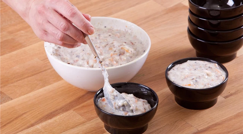 Йогуртовый десерт с курагой и грецкими орехами - фото шага 3
