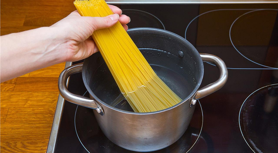 Спагетти со свеклой и брынзой - фото шага 3