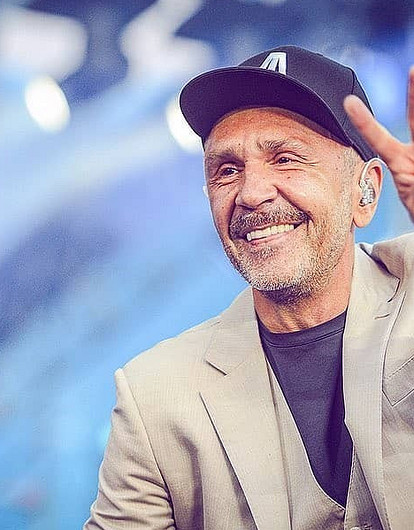 Сергей Шнуров возродил группу «Ленинград» и выпустил новый клип (видео)