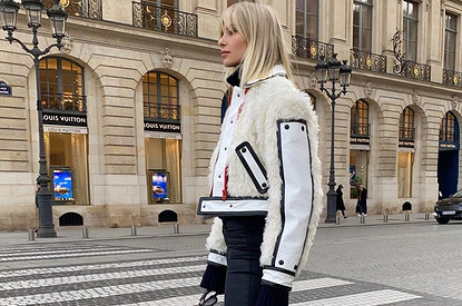 Тренд сезона: с чем носить белую женскую косуху (39 крутых образов)