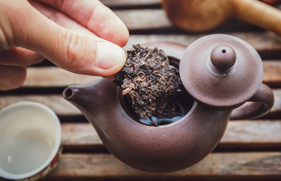 Бодрящий эффект, сжигание жира и еще 17 полезных свойств чая пуэр