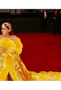 «Я клоун»: Рианна вспомнила свое культовое желтое платье на Met Gala