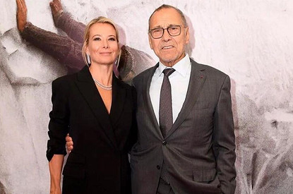 Юлия Высоцкая похвасталась, что Андрей Кончаловский учится садиться на шпагат