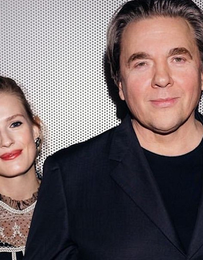 Софья Эрнст поделилась фото без макияжа в домашнем халате