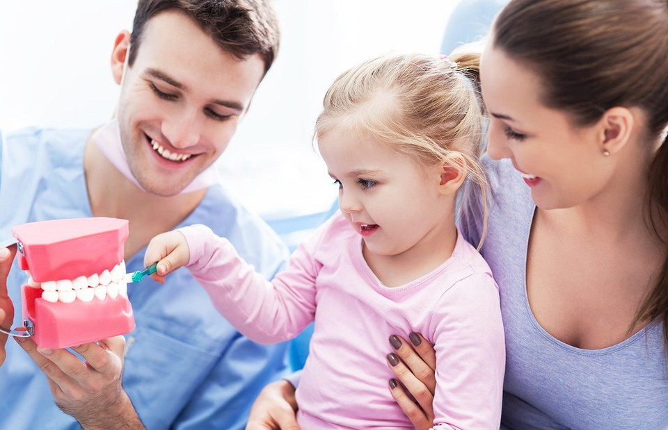 Без слез и страха: как подготовить ребенка к походу к стоматологу