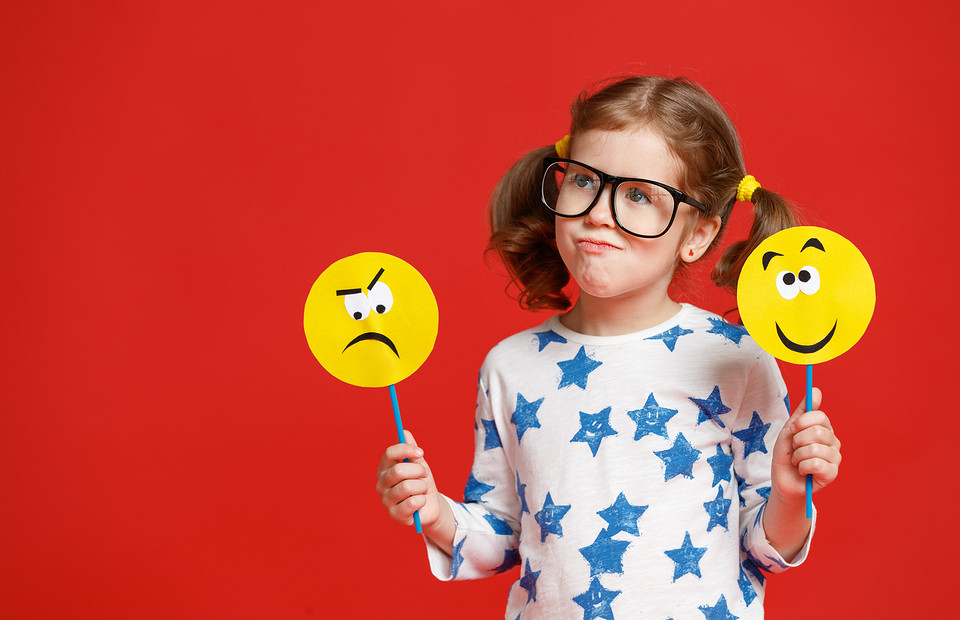 6 типов провокационных вопросов детей, которые ставят родителей в ступор