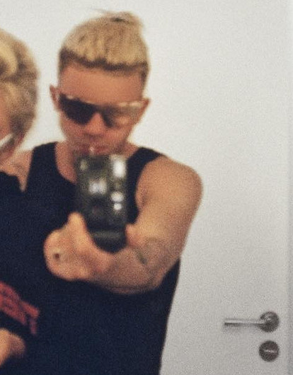 Настя Ивлеева устроила вечеринку со стрельбой в честь годовщины свадьбы с Элджеем (видео)