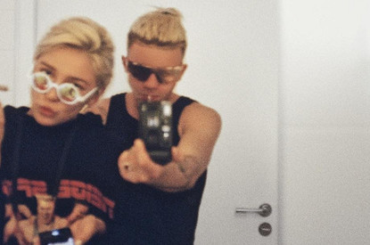 Настя Ивлеева устроила вечеринку со стрельбой в честь годовщины свадьбы с Элджеем (видео)