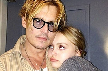 Джонни Депп признался в суде, что давал своей 13-летней дочери марихуану