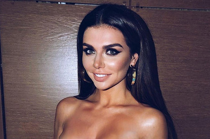 Анна Седокова улетела с возлюбленным и маленьким сыном в США