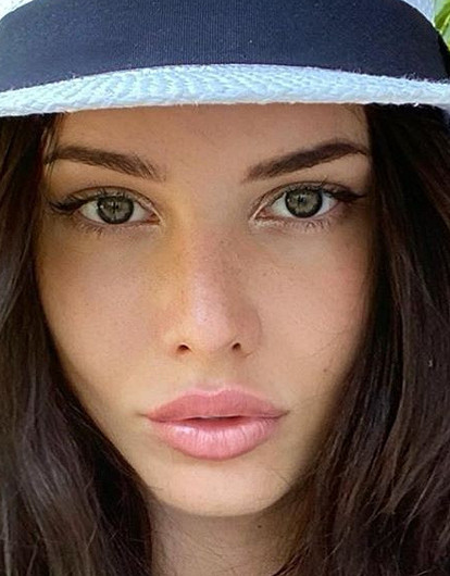 Анастасия Решетова объяснила, почему отдыхает отдельно от Тимати