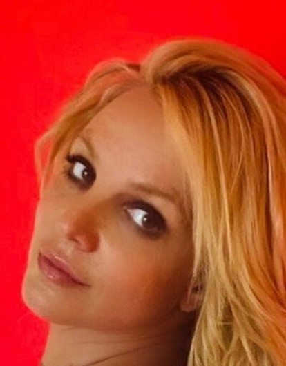 Родители Бритни Спирс делят ее деньги, пока фанаты переживают за здоровье певицы