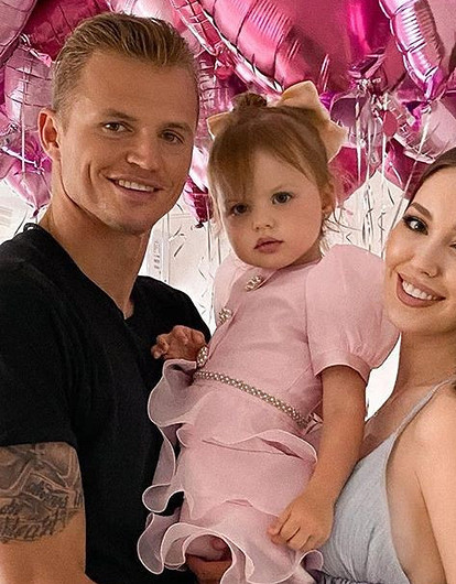 Дмитрий Тарасов подарил двухлетней дочери собаку (мимими видео)