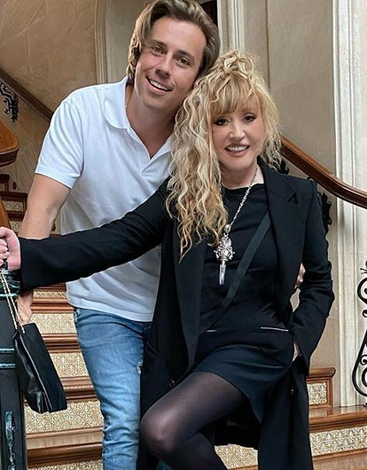 «Замок, поле, простор»: Максим Галкин поделился новыми кадрами с Аллой Пугачевой (видео)