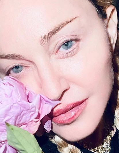 Мадонна опубликовала фото со своего дня рождения (а ее назвали уродливой)