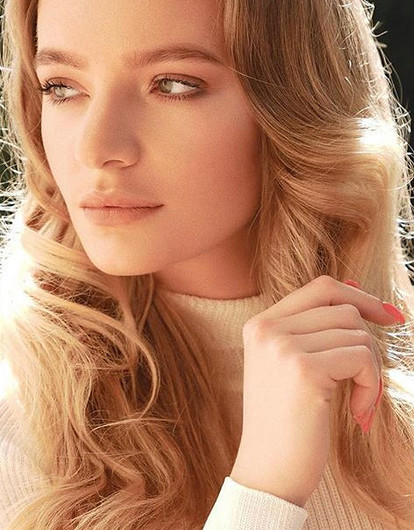 «В шортах и сланцах»: Лиза Пескова рассказала о случайно подслушанном разговоре о своем отце