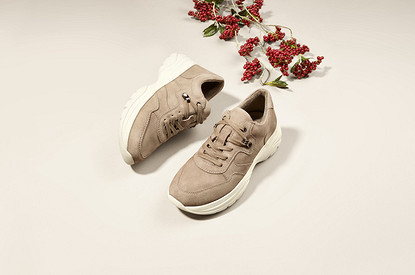 12 пар лучших женских кроссовок для ходьбы, которые будут в тренде этой осенью