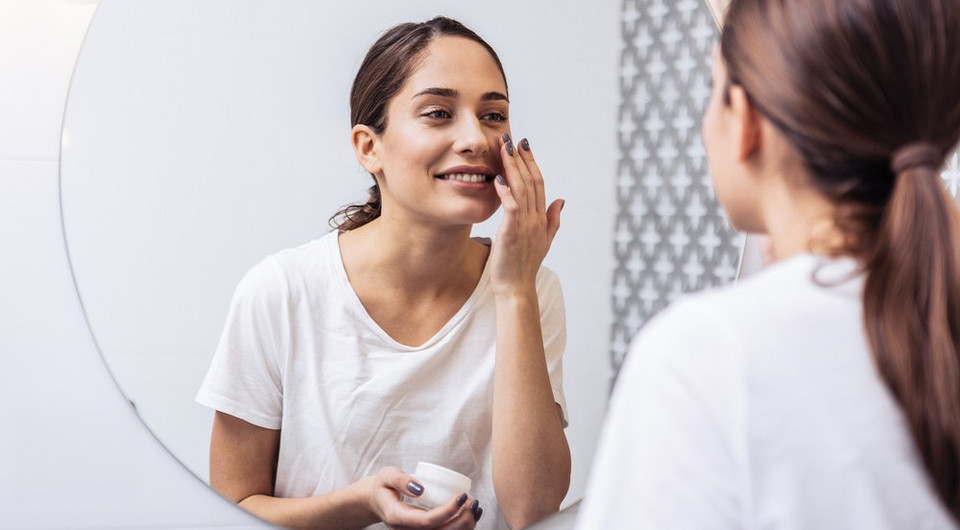 Домашний салон красоты: 5 недорогих аптечных средств, которые могут заменить визит к косметологу