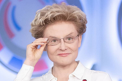 Елена Малышева показала новорожденную внучку (видео)