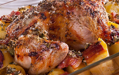 Запеченная курица с молодым картофелем