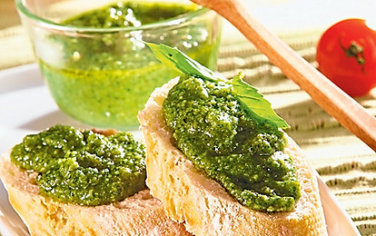 Можно и самой: рецепт соуса песто