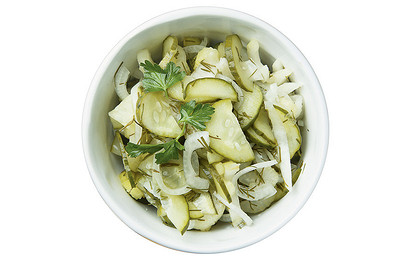 Огурцы  с сельдереем