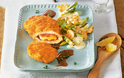 Кордон блю с шампиньонами и стручковой фасолью