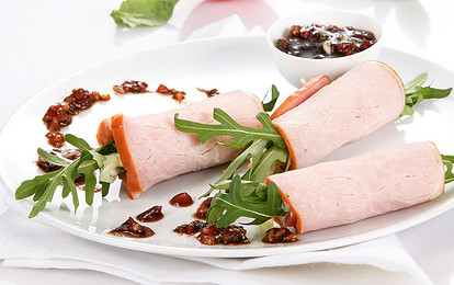 Рулетики с рукколой