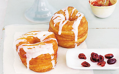 Пончики с клюквой