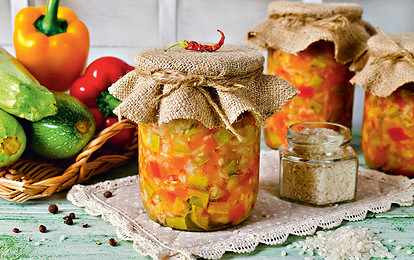 Салат из кабачков со сладким перцем и помидорами