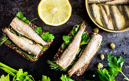 Бутерброды со шпротами: рецепты с фото