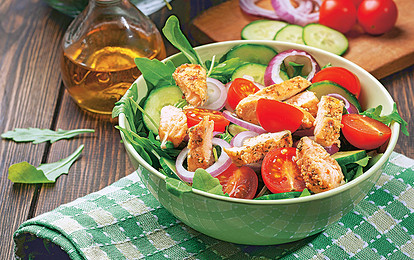 Крестьянский салат с куриным филе