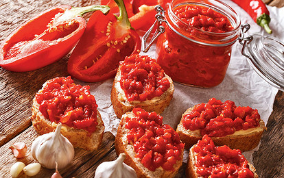 Икра из перца с морковью и чесноком