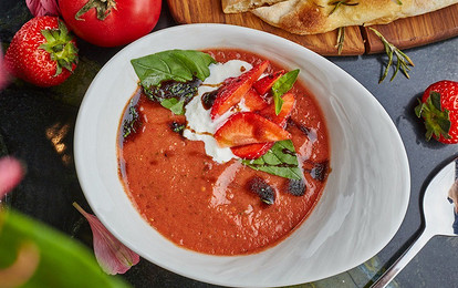 Рецепт от шефа: гаспачо с клубникой
