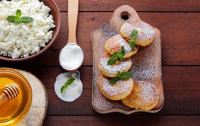 С мармеладом, картофелем и изюмом: 7 лучших рецептов сырников из творога в духовке