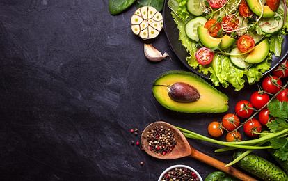 Как есть авокадо правильно: с бутербродом, яйцом пашот и другими блюдами