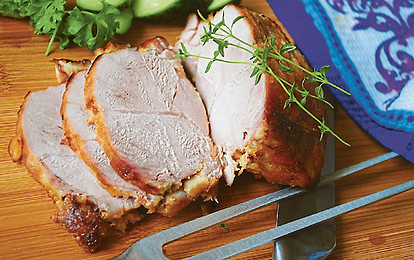 Запеченная свинина в луковом маринаде