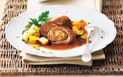 Рулетики из баранины с корнеплодами