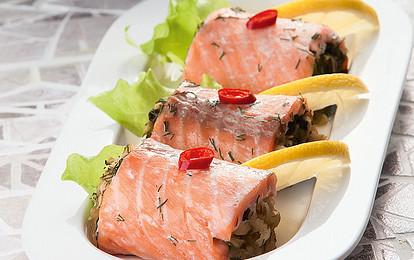 Рулетики из лосося