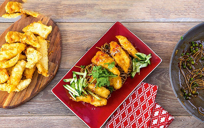 Треска в хрустящей панировке с лапшой