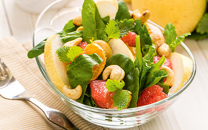 Фруктовый салат с мандаринами и грушей